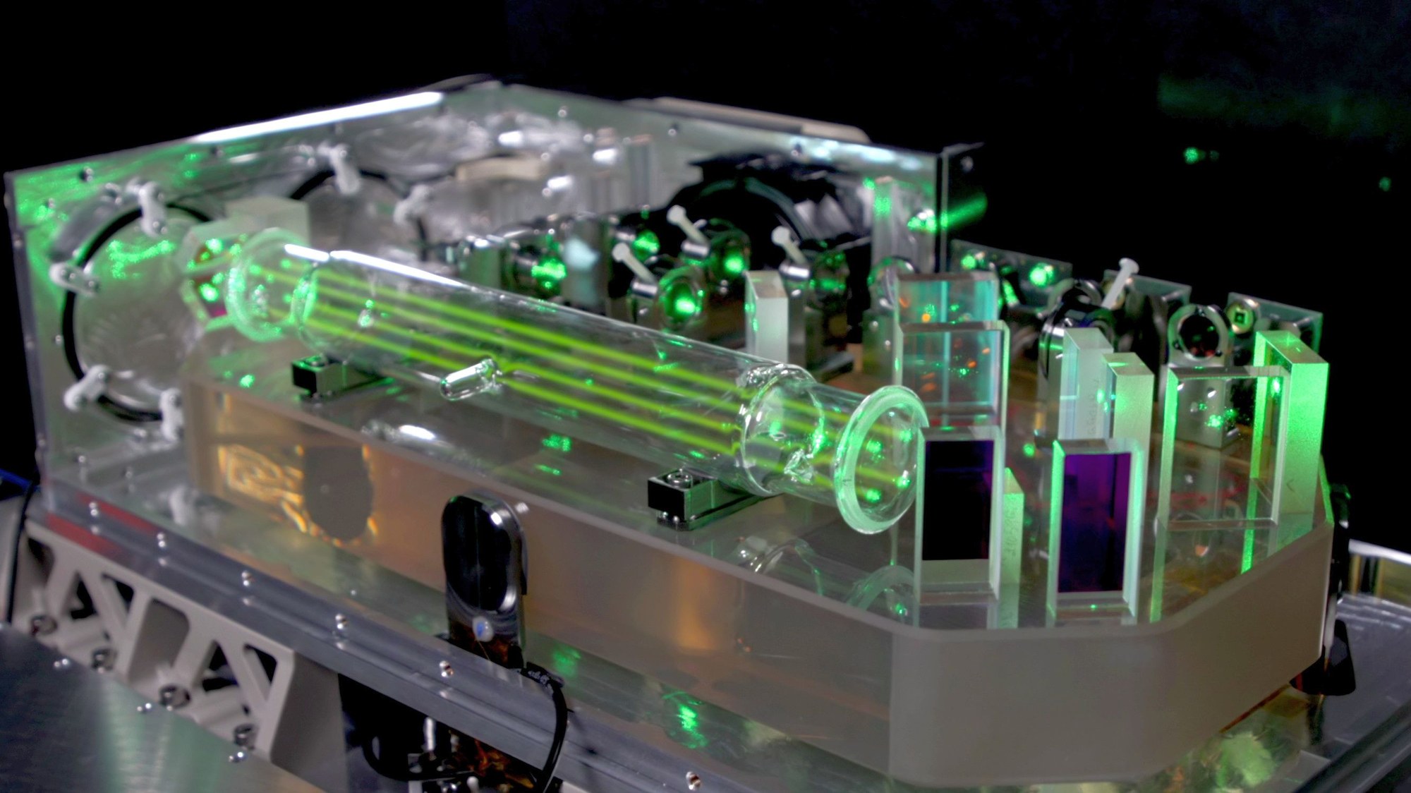 Optikaufbau der DLR-Laseruhr mit Jodgaszelle