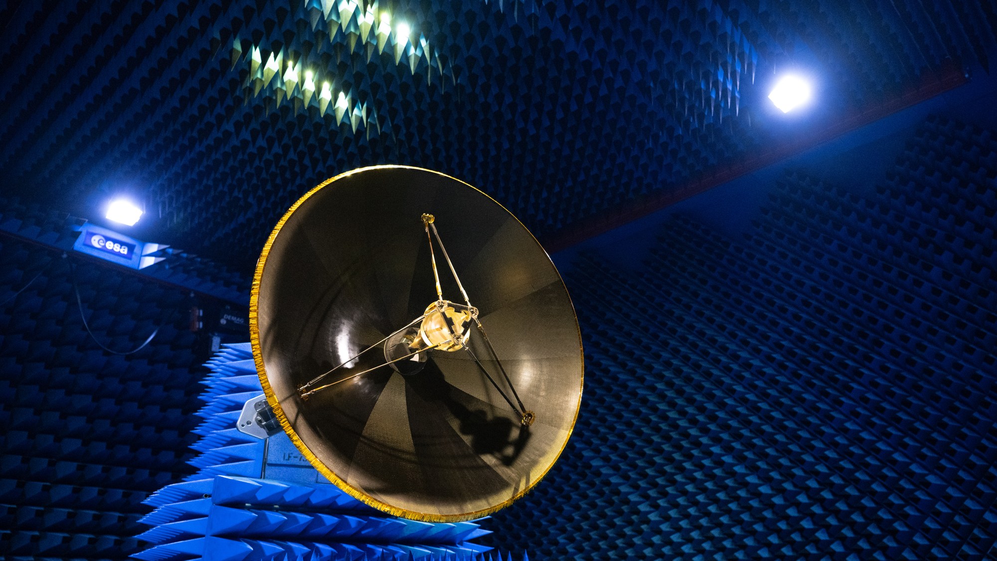 Die „High Gain Antenna“ der Raumsonde Hera