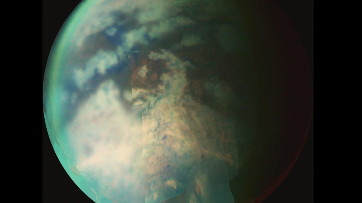 Blick unter den Schleier der Titan-Atmosphäre