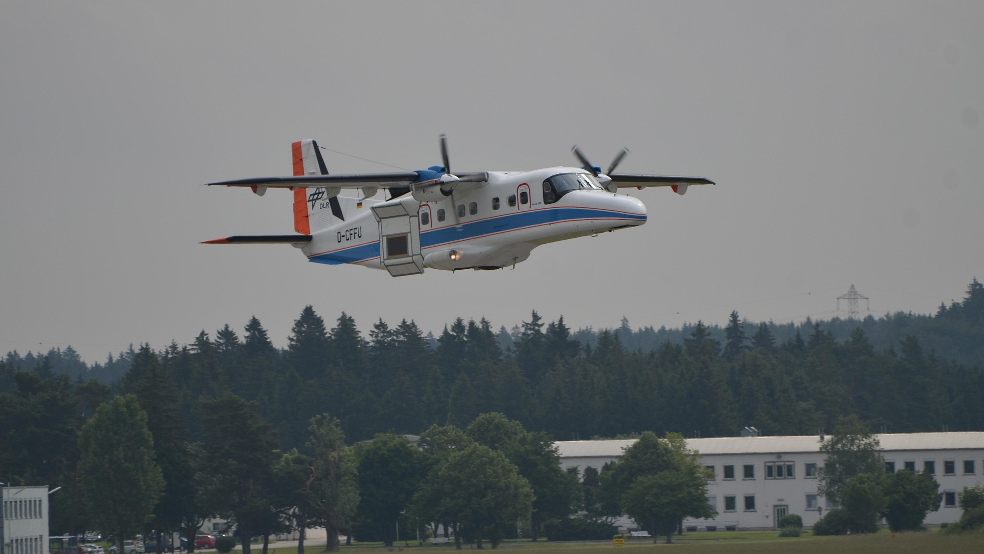 DLR-Forschungsflugzeug Do 228-212 CFFU im Flug