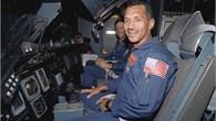 Charles Frank Bolden, Jr. beim Astronautentraining am 9. Juli 1993.