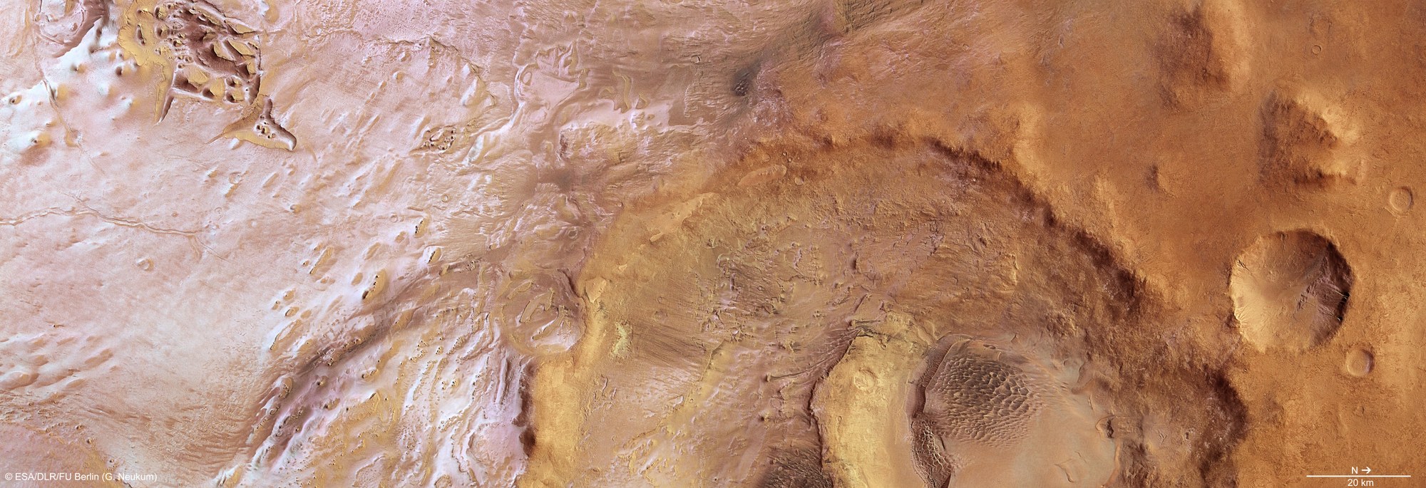 Senkrechte Farb-Draufsicht des Hooke-Kraters