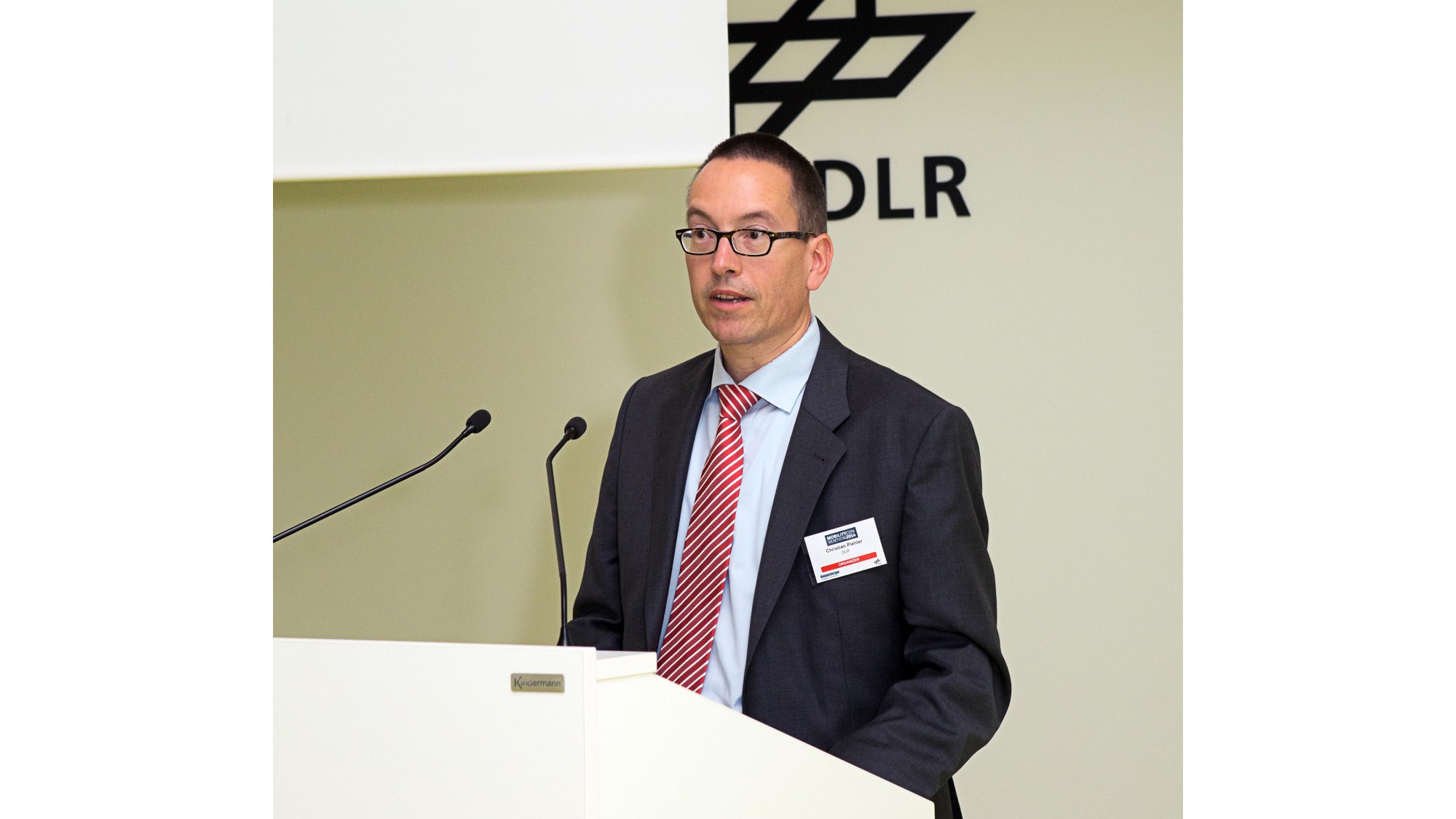Dr. Ing. Christian Piehler ist der Programmdirektor für Verkehr beim DLR