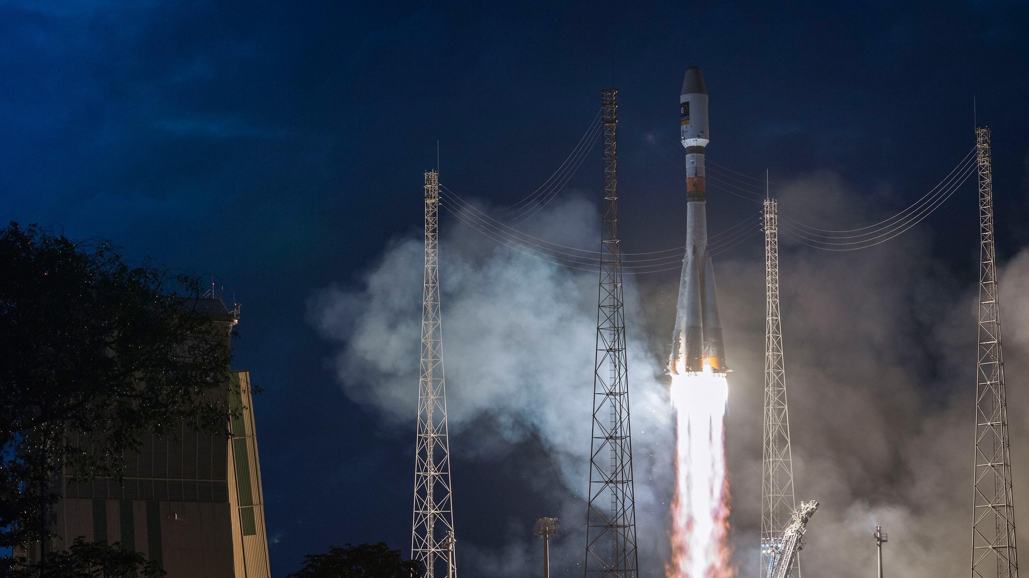 Die Sojus-Rakete starten mit den Galileo-Satelliten "Adam" und "Anastasia"