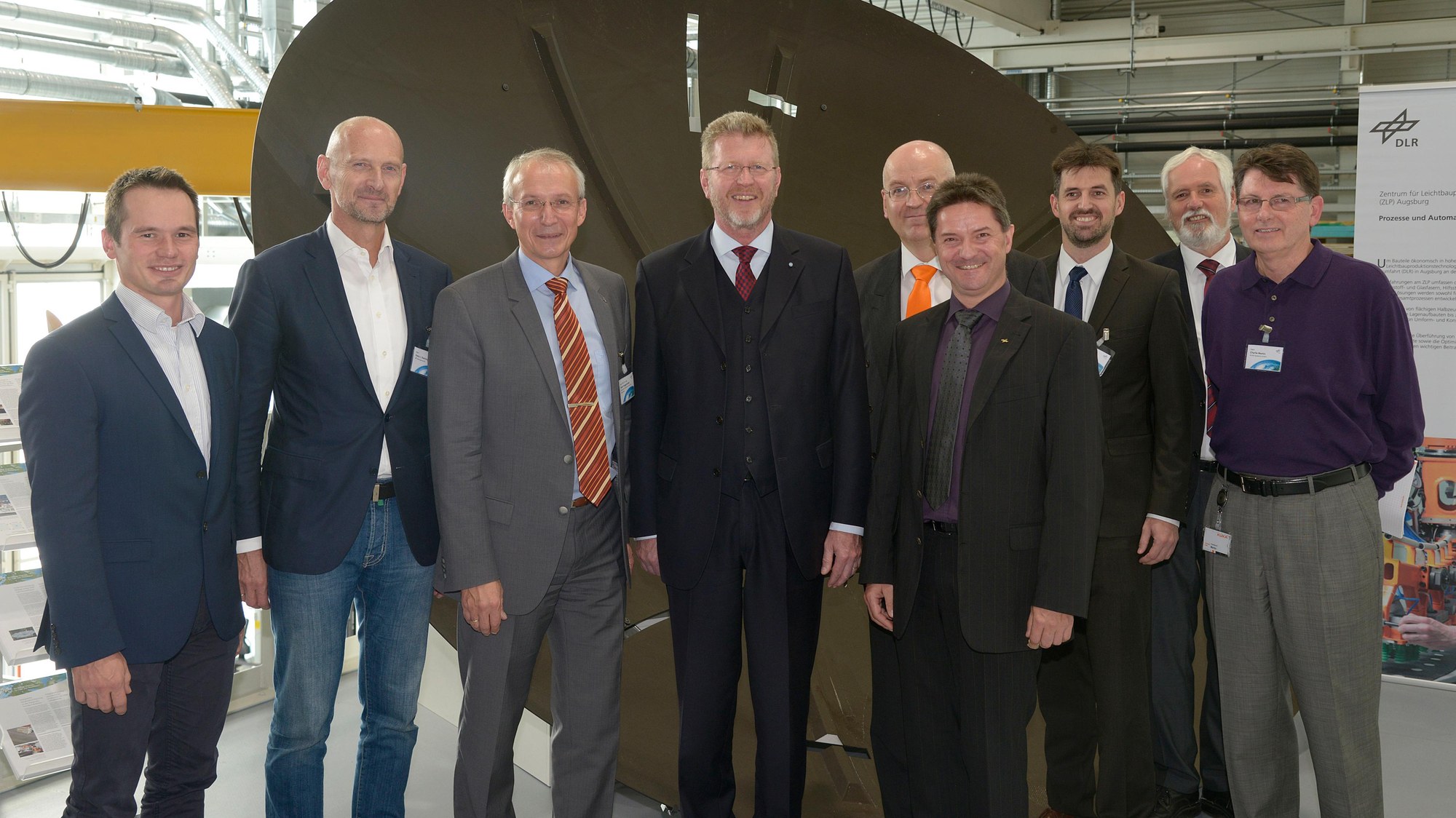 Staatsminister Dr. Marcel Huber bei seinem Besuch am DLR ZLP in Augsburg