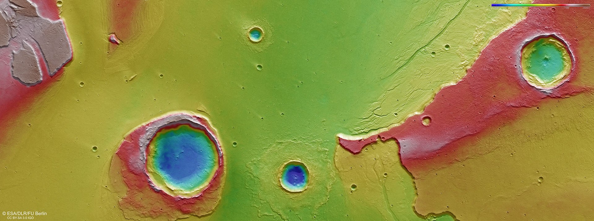 Farbkodierte Topographie des Kasei Valles-Mündungsgebiets