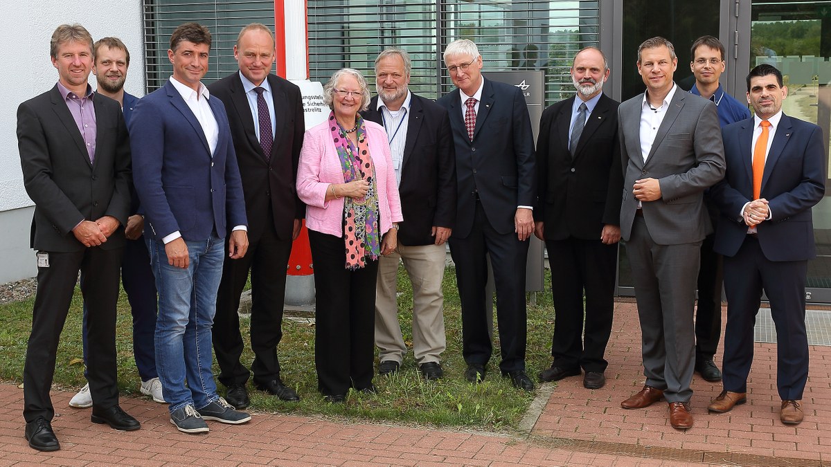 MdEP Gesine Meißner Zu Besuch Am DLR-Standort Neustrelitz