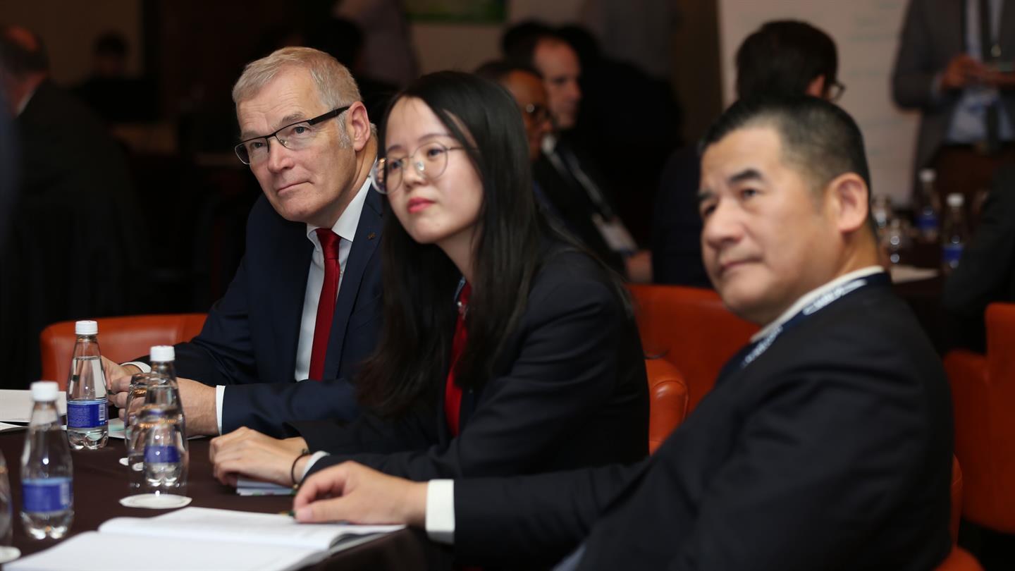 Prof. Rolf Henke, Ms. Jingnan Zhang und Mr . Weijia Huang