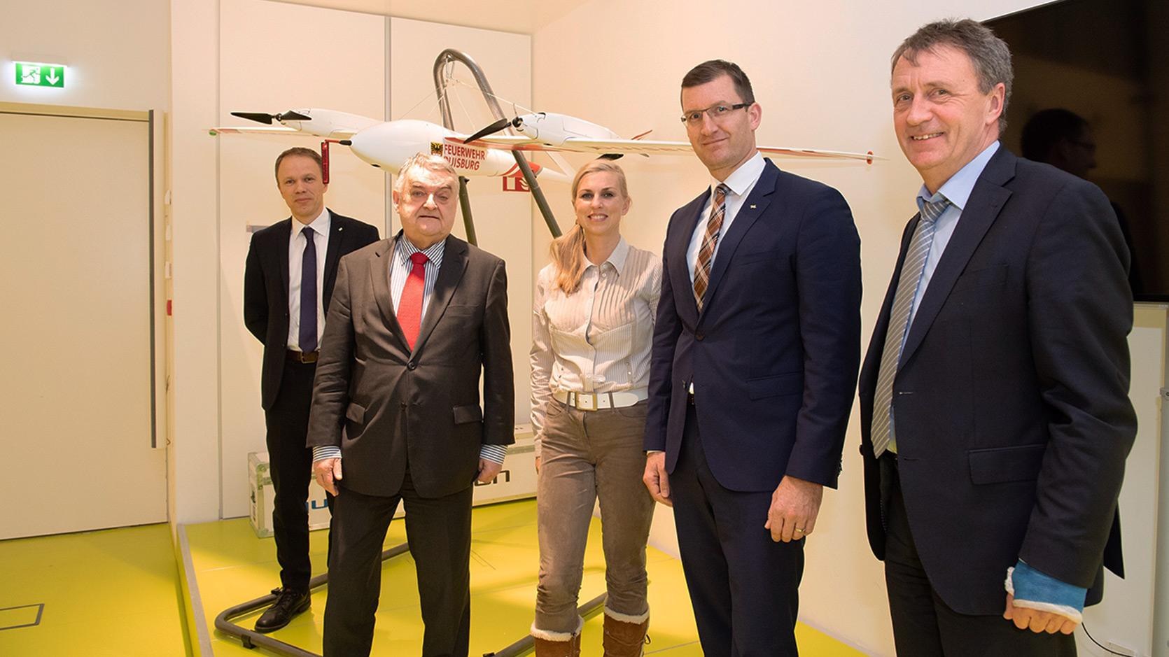 NRW-Innenminister Reul am UAV aus Projekt Live-Lage