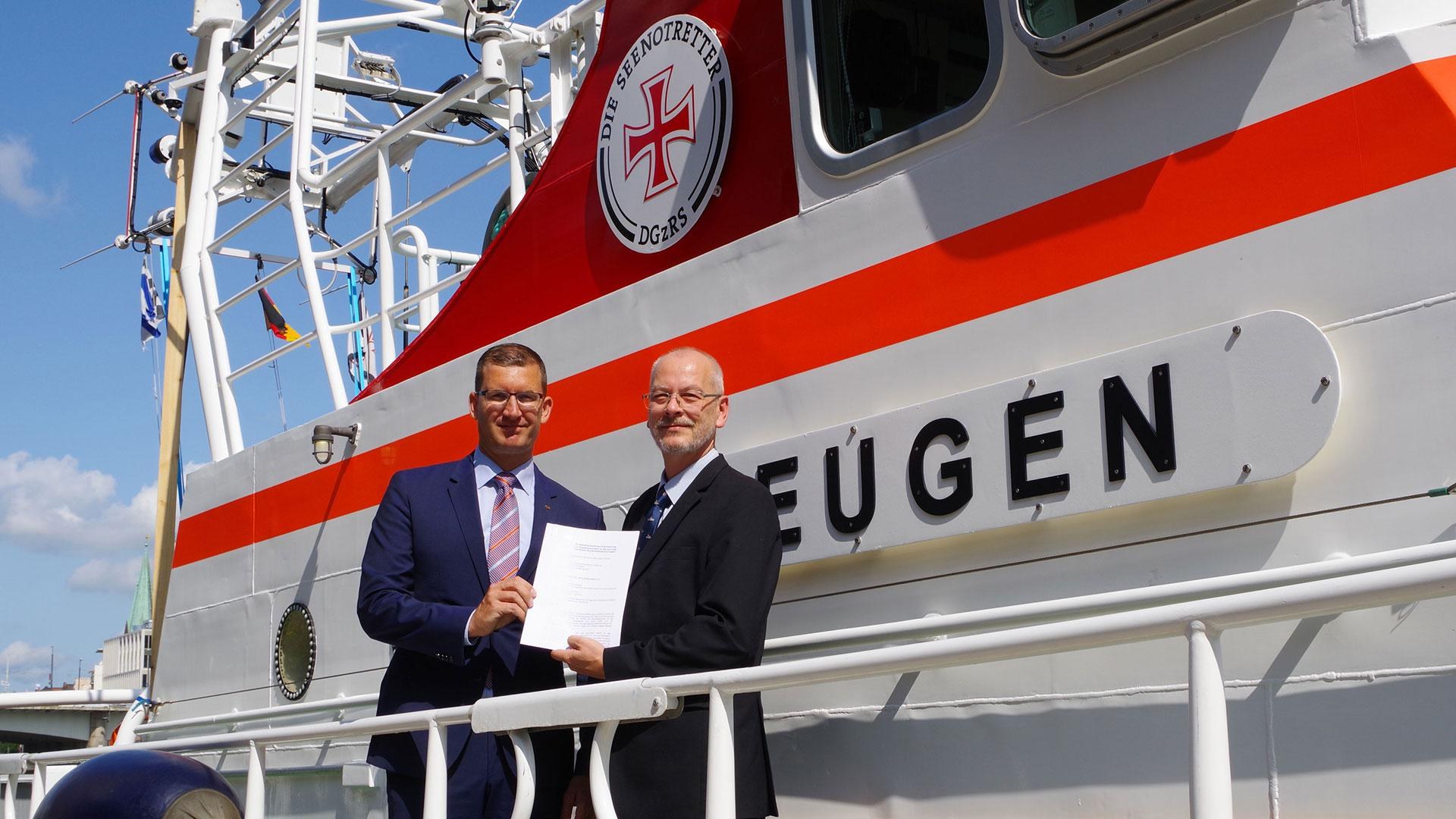 Foto Dr. Göge und Kapitän Fox nach der Unterzeichnung des Abkommens