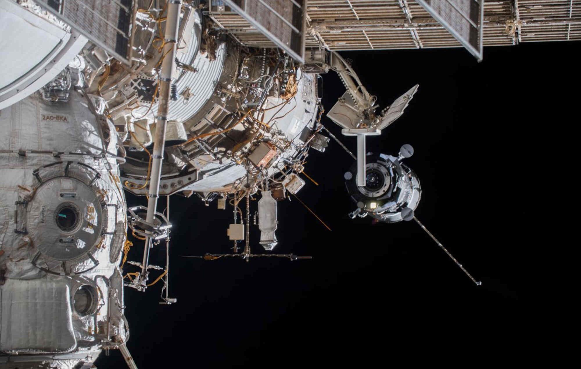 ICARUS-Antenne auf der ISS