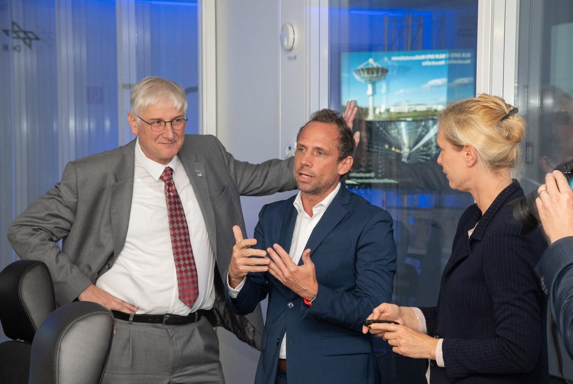 Bayerischer Staatsminister Glauber besucht das Earth Observation Center