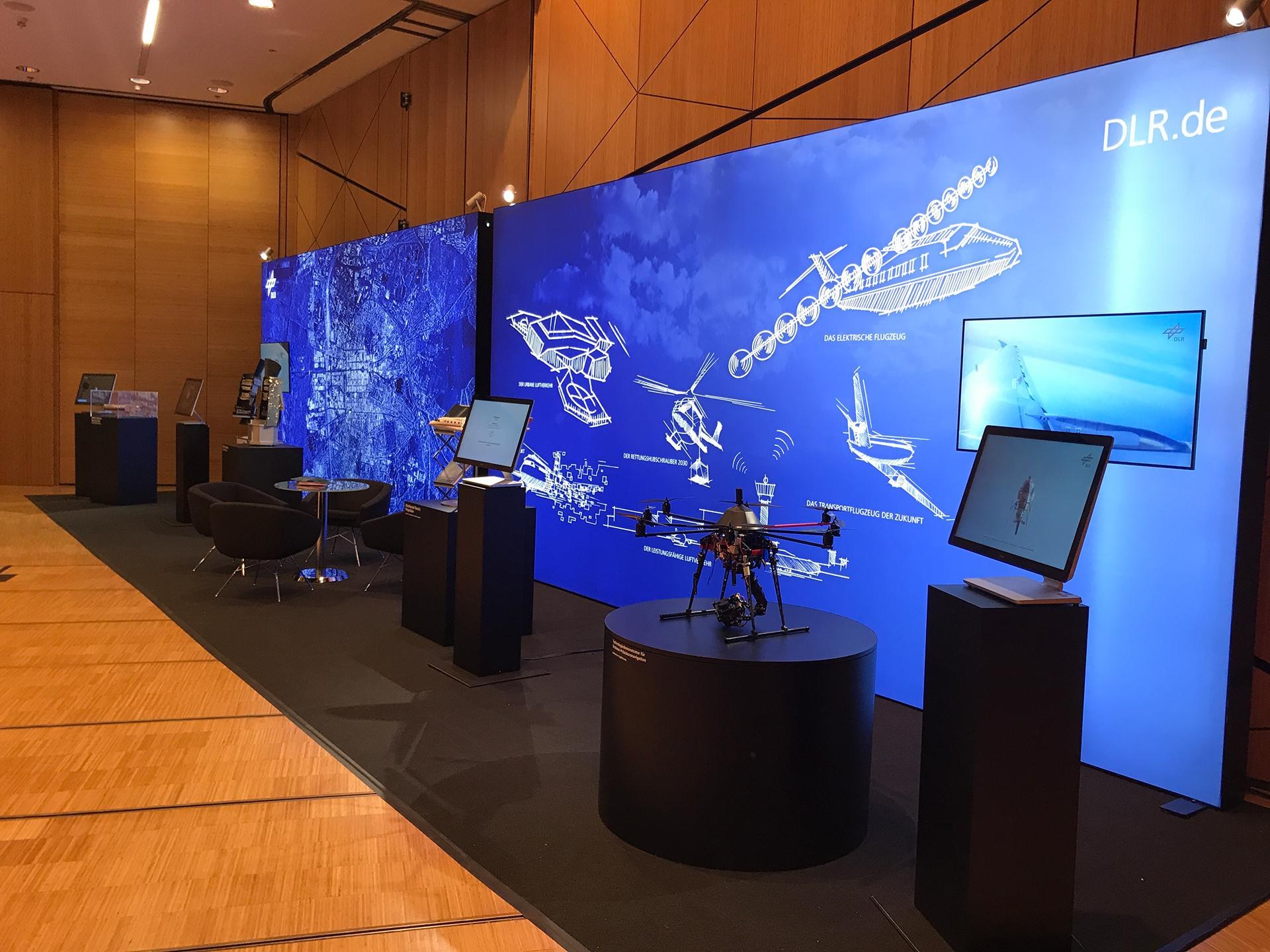DLR-Stand auf dem Deutschen Luft- und Raumfahrtkongress 2019 in Darmstadt