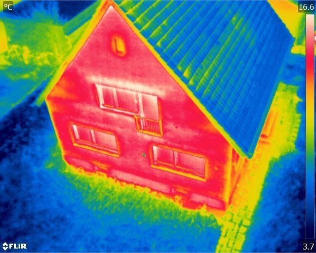 Thermographische Aufnahme eines Wohnhauses