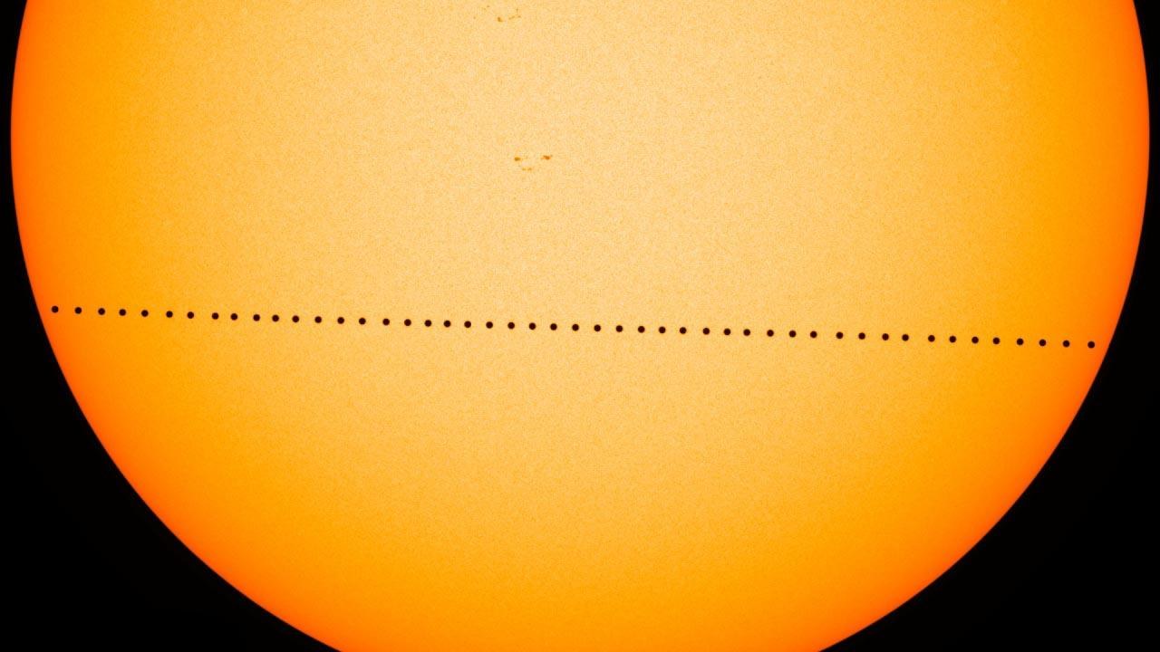 Der Planet Merkur vor der Sonnenscheibe beim letzten Transit 2016