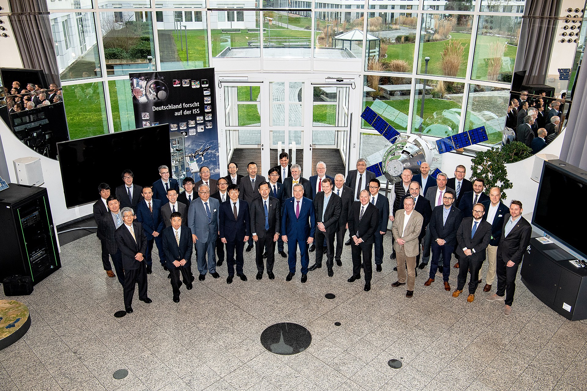 Japanische Delegation trifft auf deutsche Raumfahrtindustrie