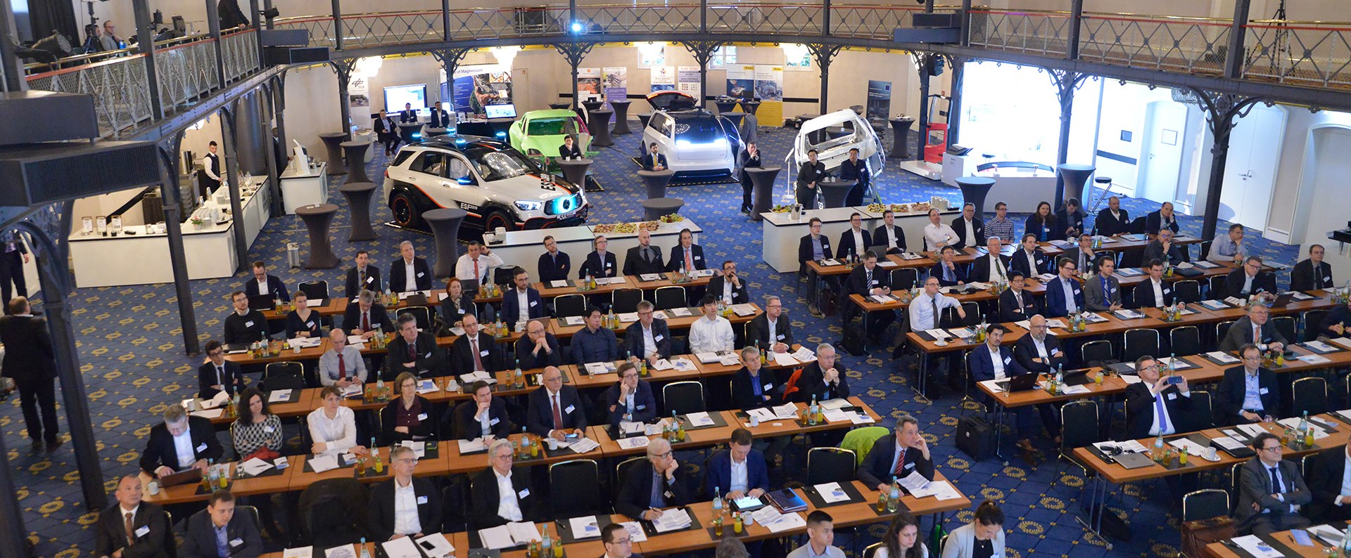 Teilnehmer und Austellung auf der Fachtagung WerstoffPlus Auto 2020