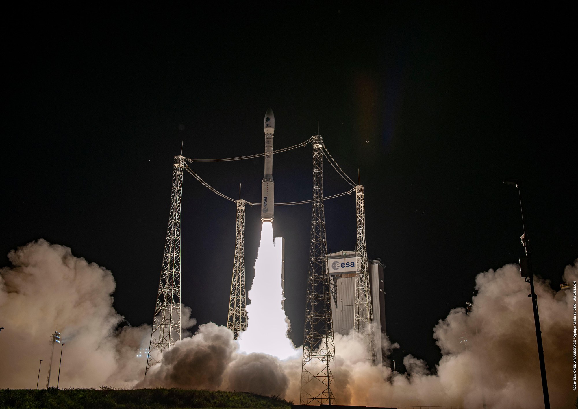 Start der Vega-Trägerrakete vom europäischen Weltraumbahnhof in Kourou