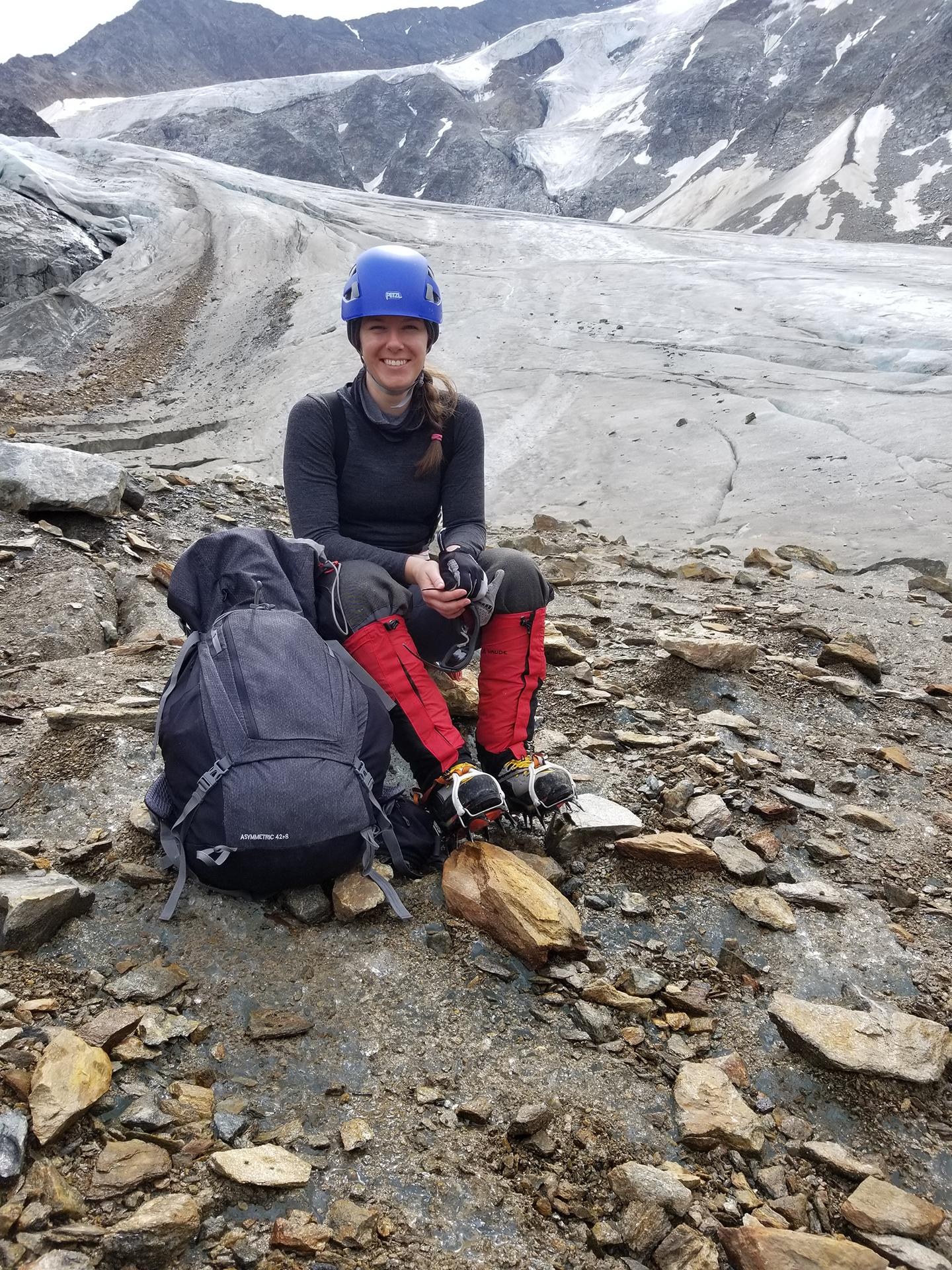 Jess Bunchek beim Überlebenstraining in den Alpen