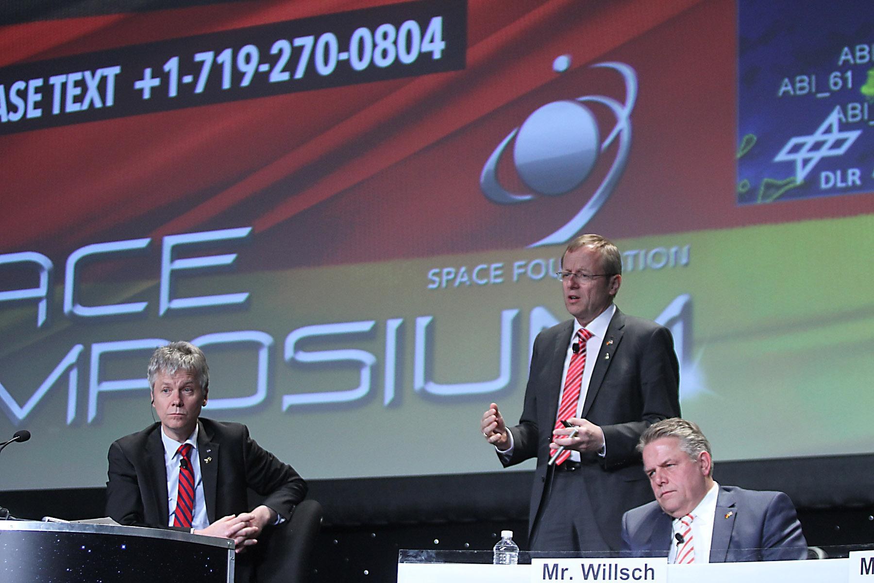 2015: Prof. Jan Wörner während seiner Rede auf dem Space Symposium