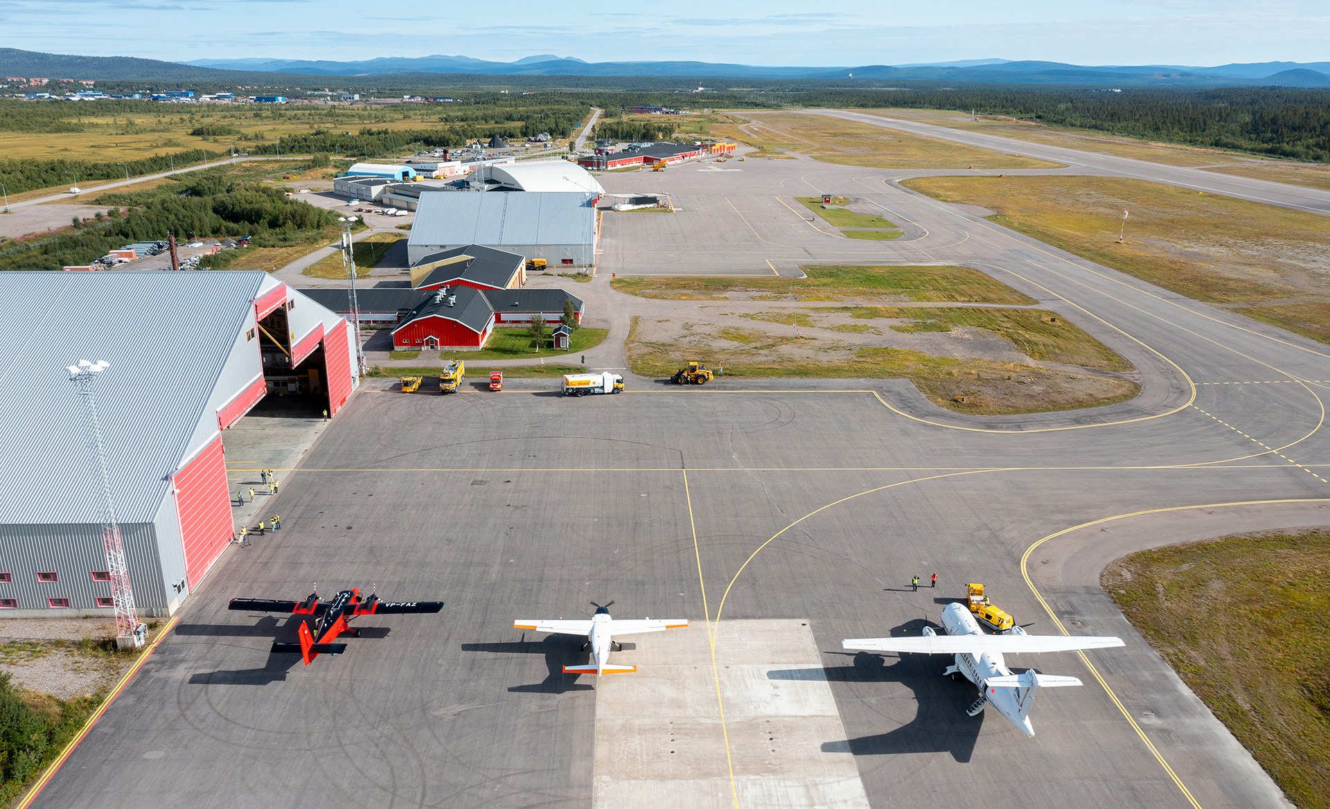 DLR-Cessna zwischen Twin Otter (links) und ATR-42 (rechts) in Kiruna