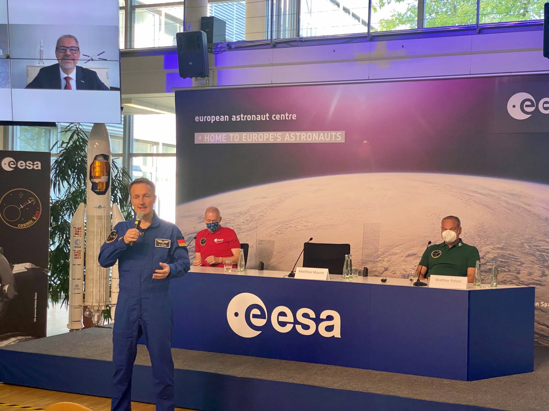 Der deutsche ESA-Astronaut Matthias Maurer bei der Pressekonferenz zu seiner ISS-Mission "Cosmic Kiss" im Europäischen Astronautenzentrum EAC