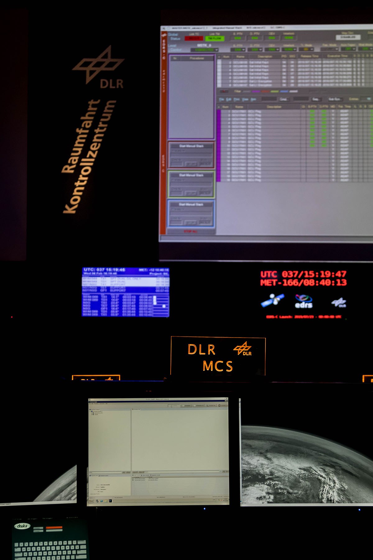 Rufzeichen „Monitoring and Control System“ im Deutschen Raumfahrtkontrollzentrum