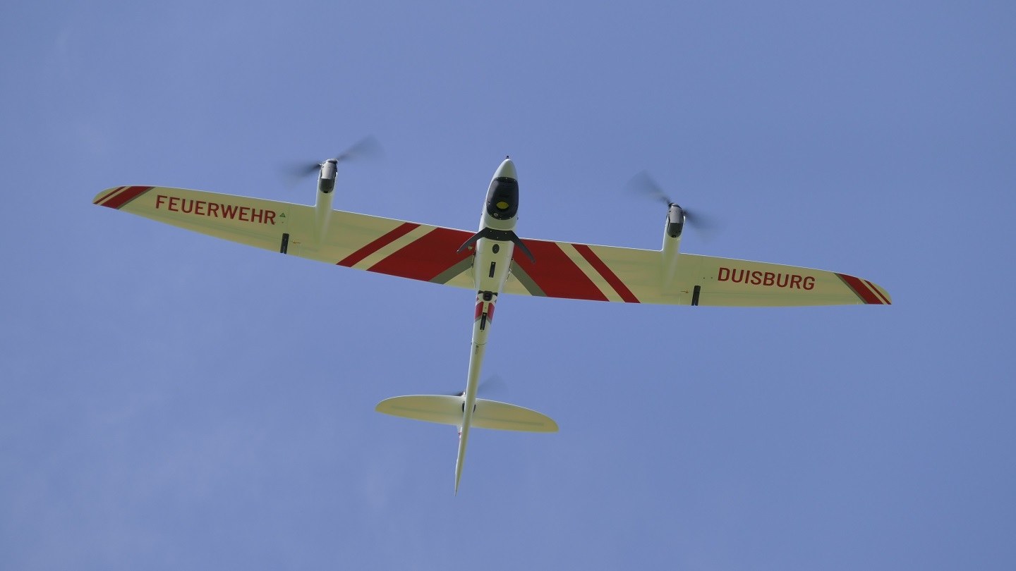Vorausgeschicktes unbemanntes Fluggerät Vector mit MACS-nano zur Live-Lageaufklärung