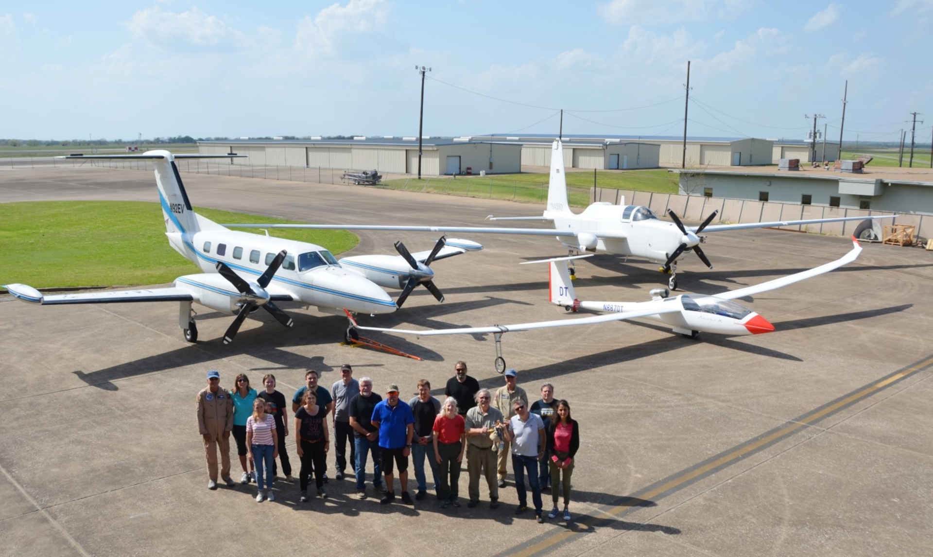 Gruppenfoto der Blue Condor Teams von Airbus, des Perlan Projekts, AV Expert und des DLRs
