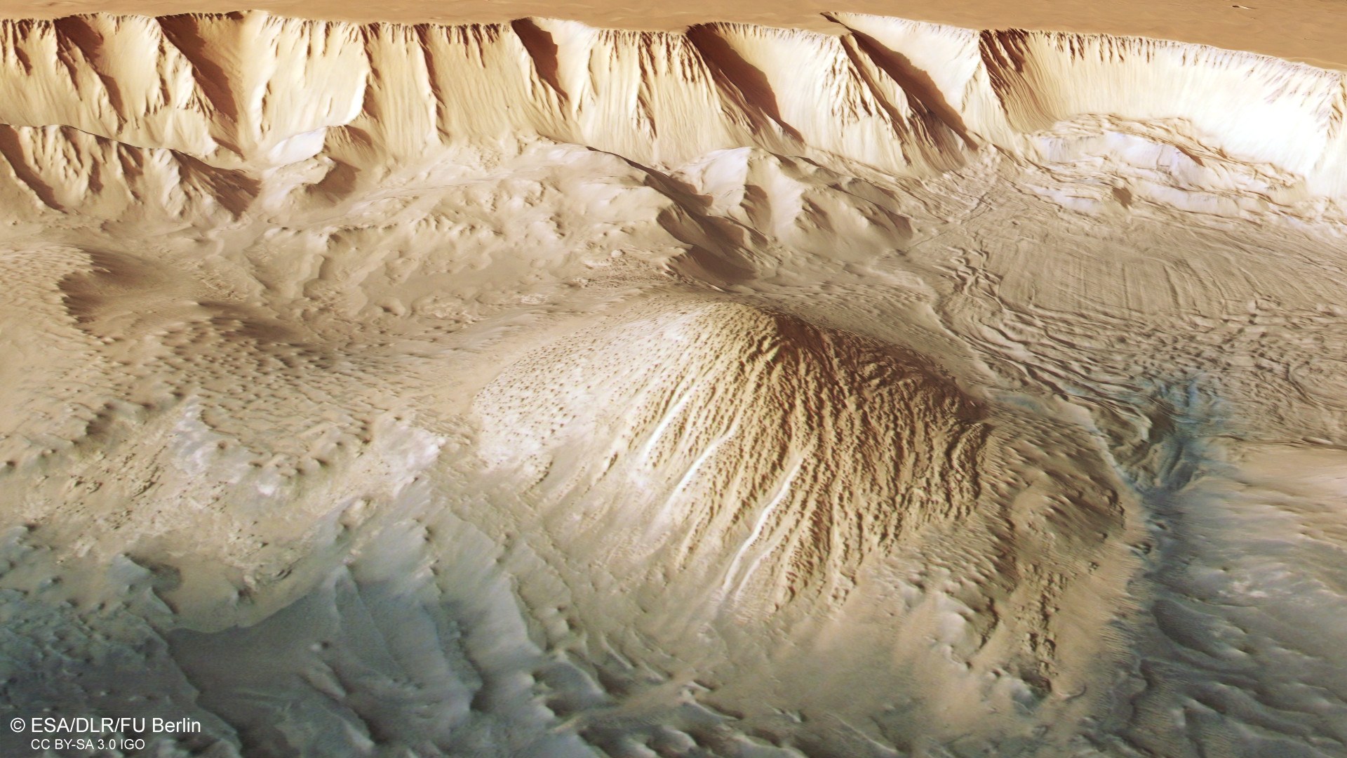 Ein etwa 3000 Meter hoher Hügel in Tithonium Chasma