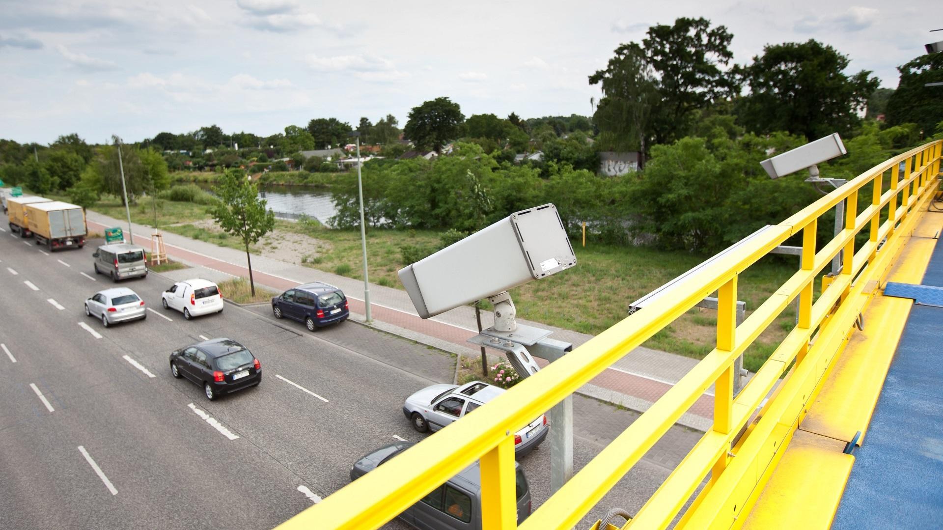 UTRaLab: Schilderbrücke an der Mess- und Versuchsstrecke von oben