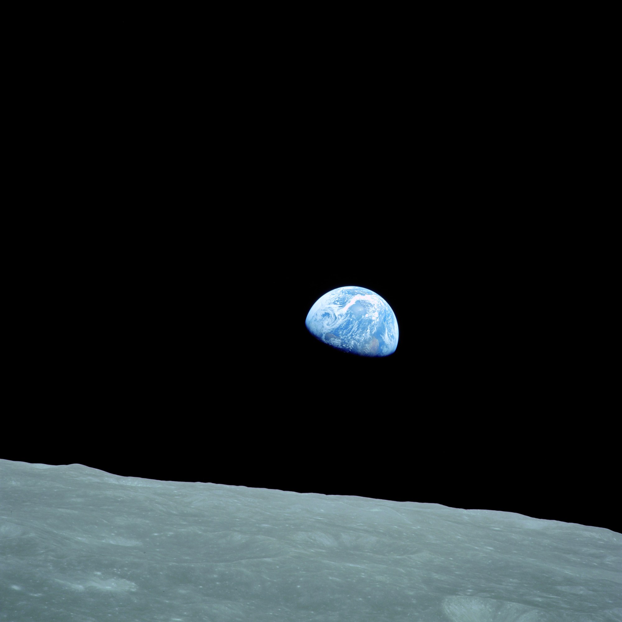 Die Erde während der ersten Mondumkreisung