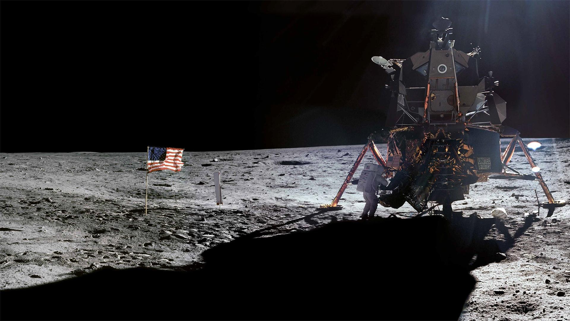 Neil Armstrong an der Mondfähre "Eagle"