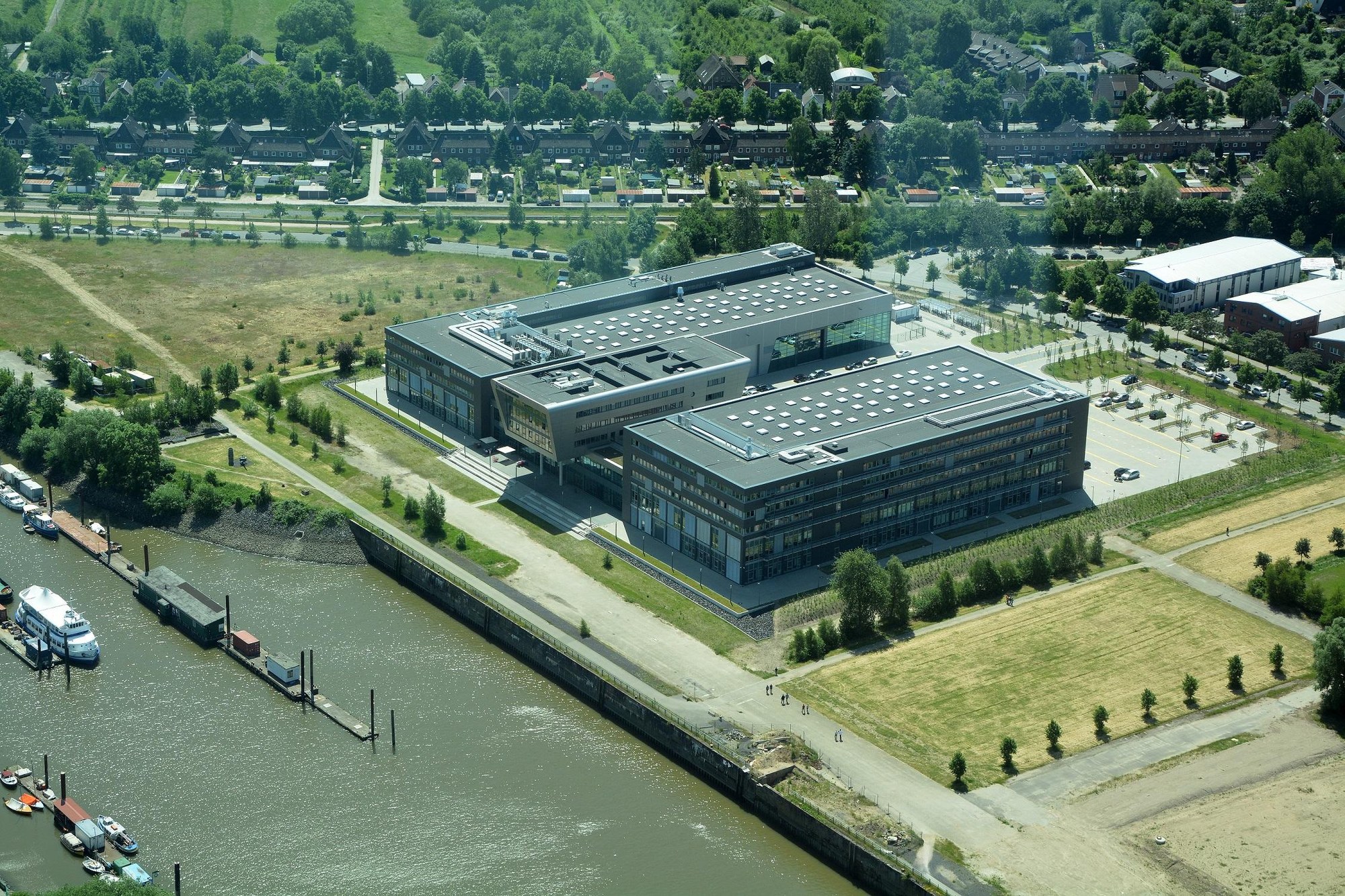 DLR-Standort Hamburg-Finkenwerder im ZAL TechCenter – Luftaufnahme