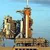 Das Space Shuttle Endeavour auf dem Launch Pad am Kennedy Space Center/Florida.