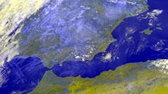 Kondensstreifen und Contrail Cirrus über Spanien und Portugal