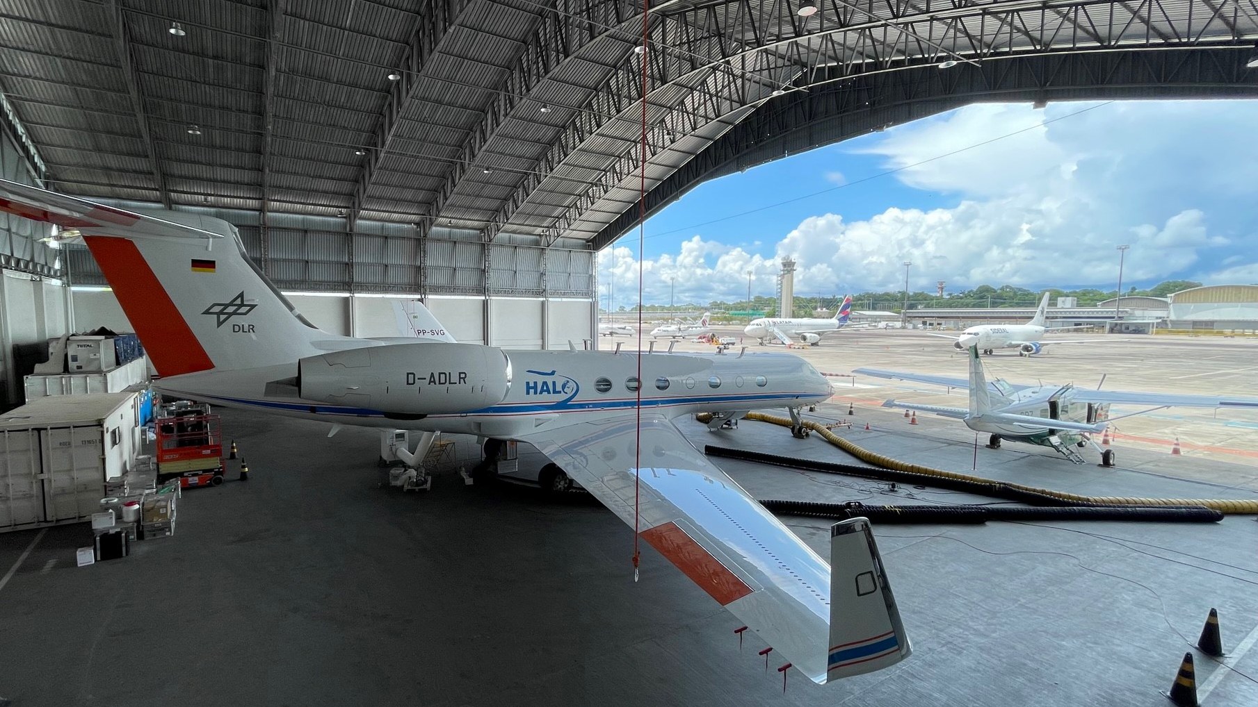 Vorbereitungen im Hangar des "Eduardo Gomes"-Flughafens