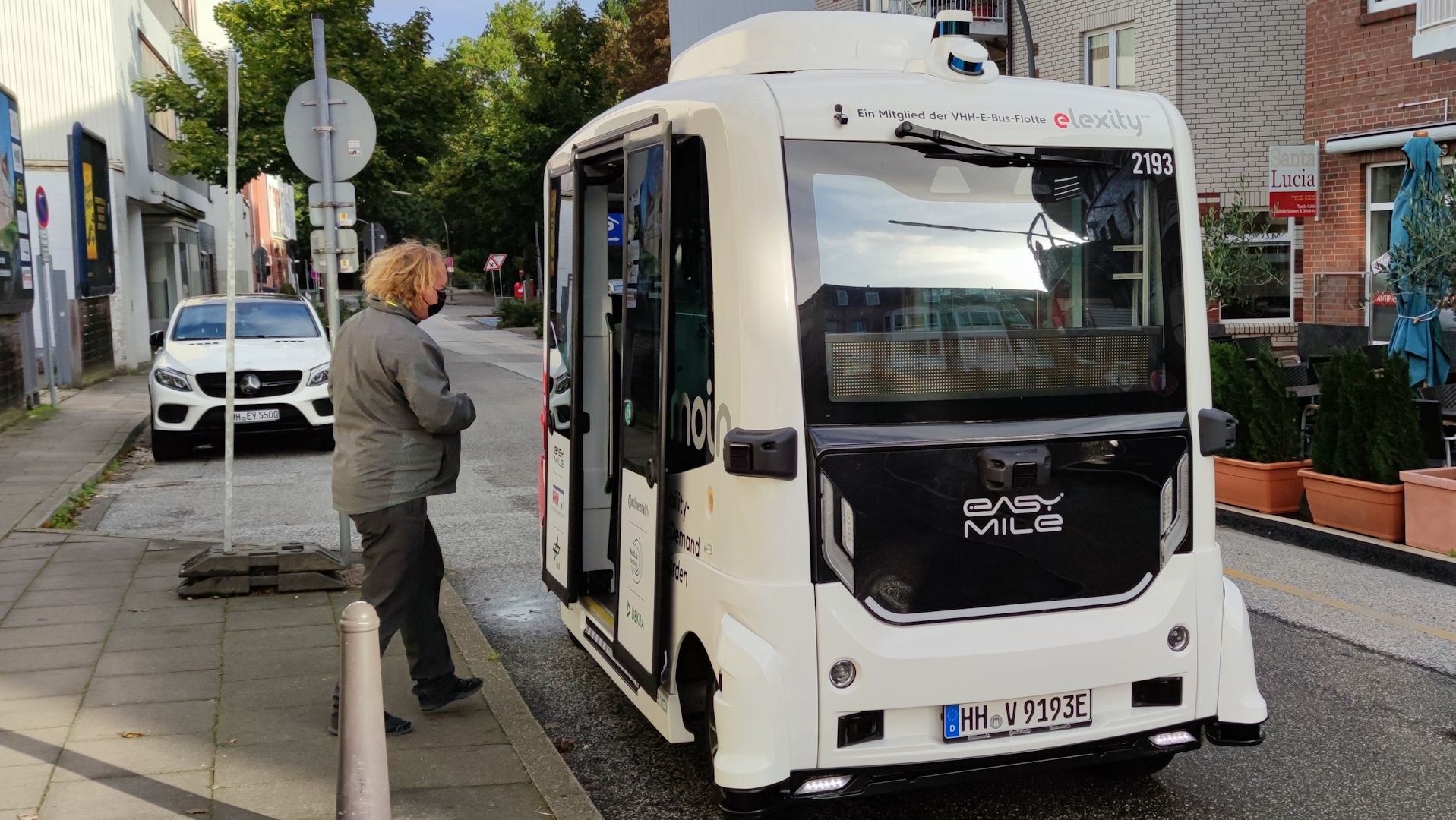 Der autonom fahrende "emoin"​-Bus im Einsatz in Hamburgs Stadtteil Bergedorf