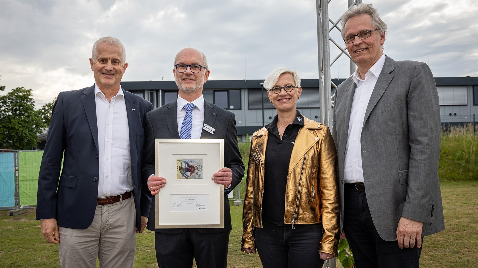 Prof. Hartmut Helmke als „DLR Senior Scientist“ ausgezeichnet