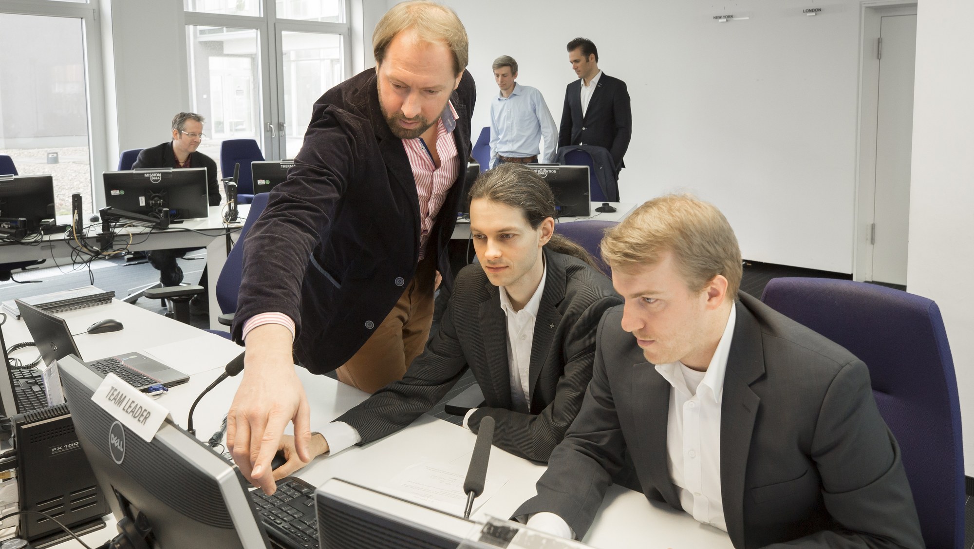 Studien-Teamleiter planen die nächsten Schritte des CE Prozesses