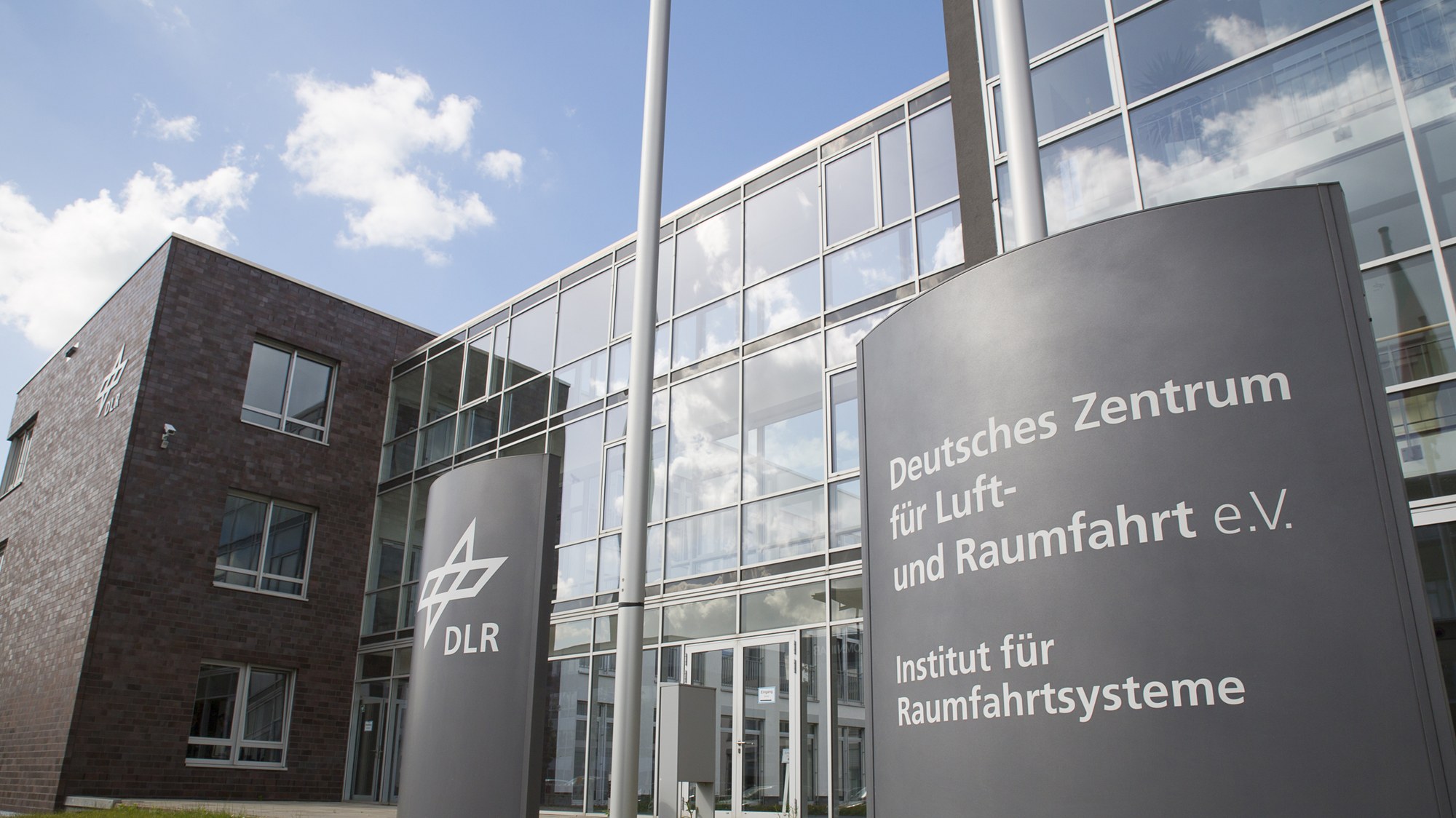 Eingangsbereich des Instituts für Raumfahrtsysteme