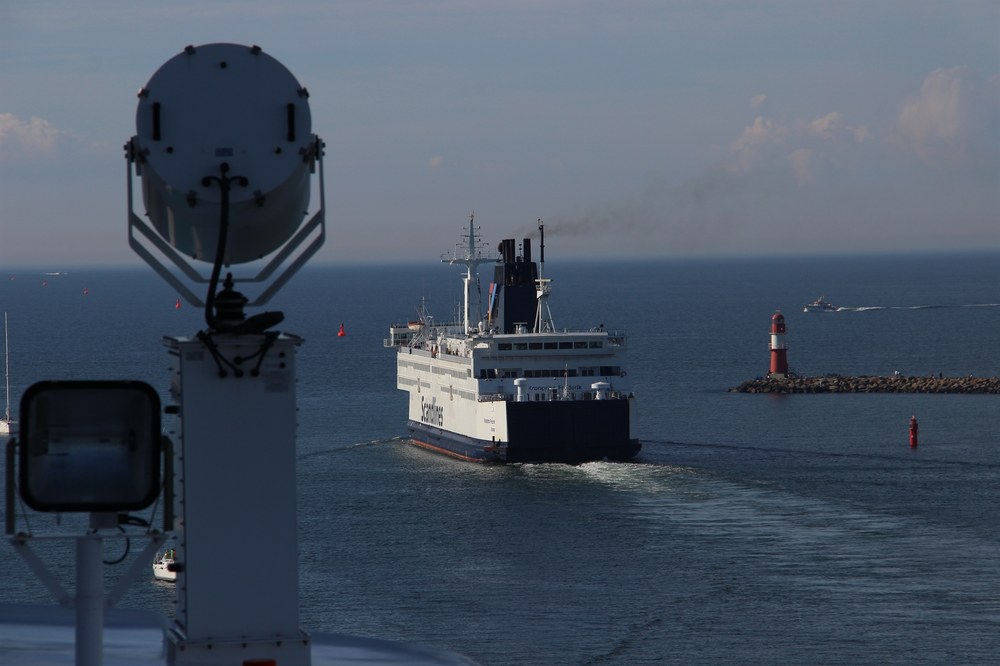 Seekanal des Hafens Rostock