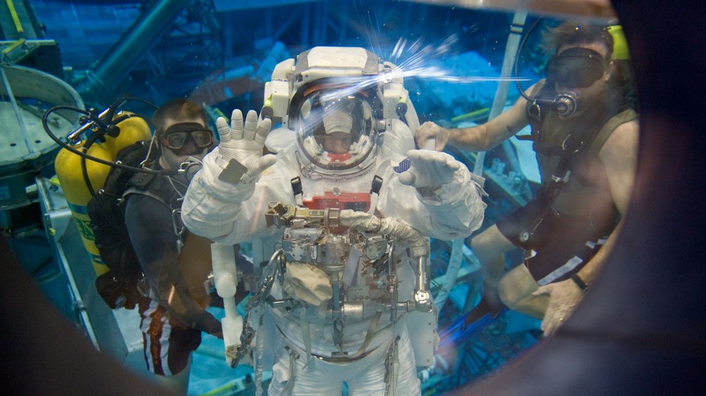 Astronauten beim Unterwasser-Training. Bild: NASA