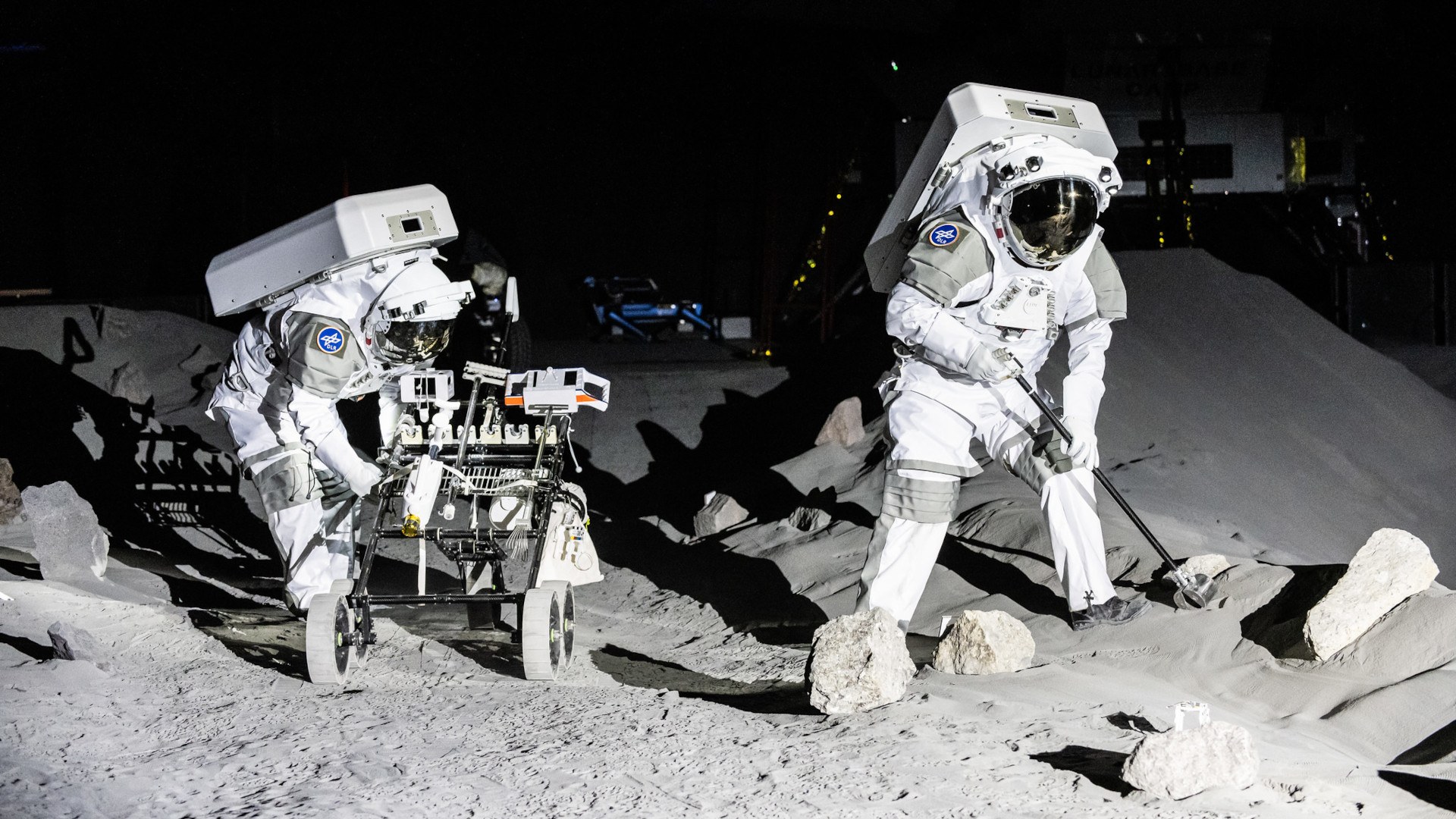 Training on the 'Moon on Earth'