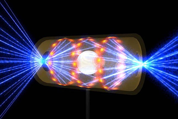 Künstlerische Darstellung: Bei Temperaturen von drei Millionen Grad Celsius sollen Wasserstoffkerne zu schwereren Heliumkernen verschmelzen. Beide Bilder: NIF.