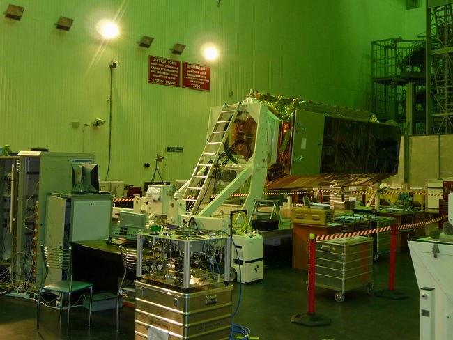 TanDEM-X in the Test Site 31 cleanroom at the Cosmodrome