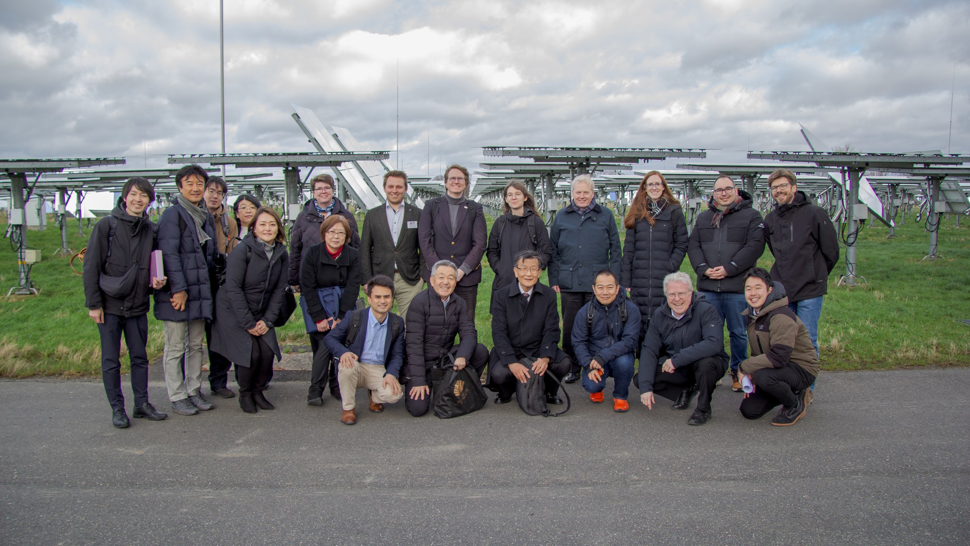 The business delegation from Fukushima in front of the heliostat field in Jülich