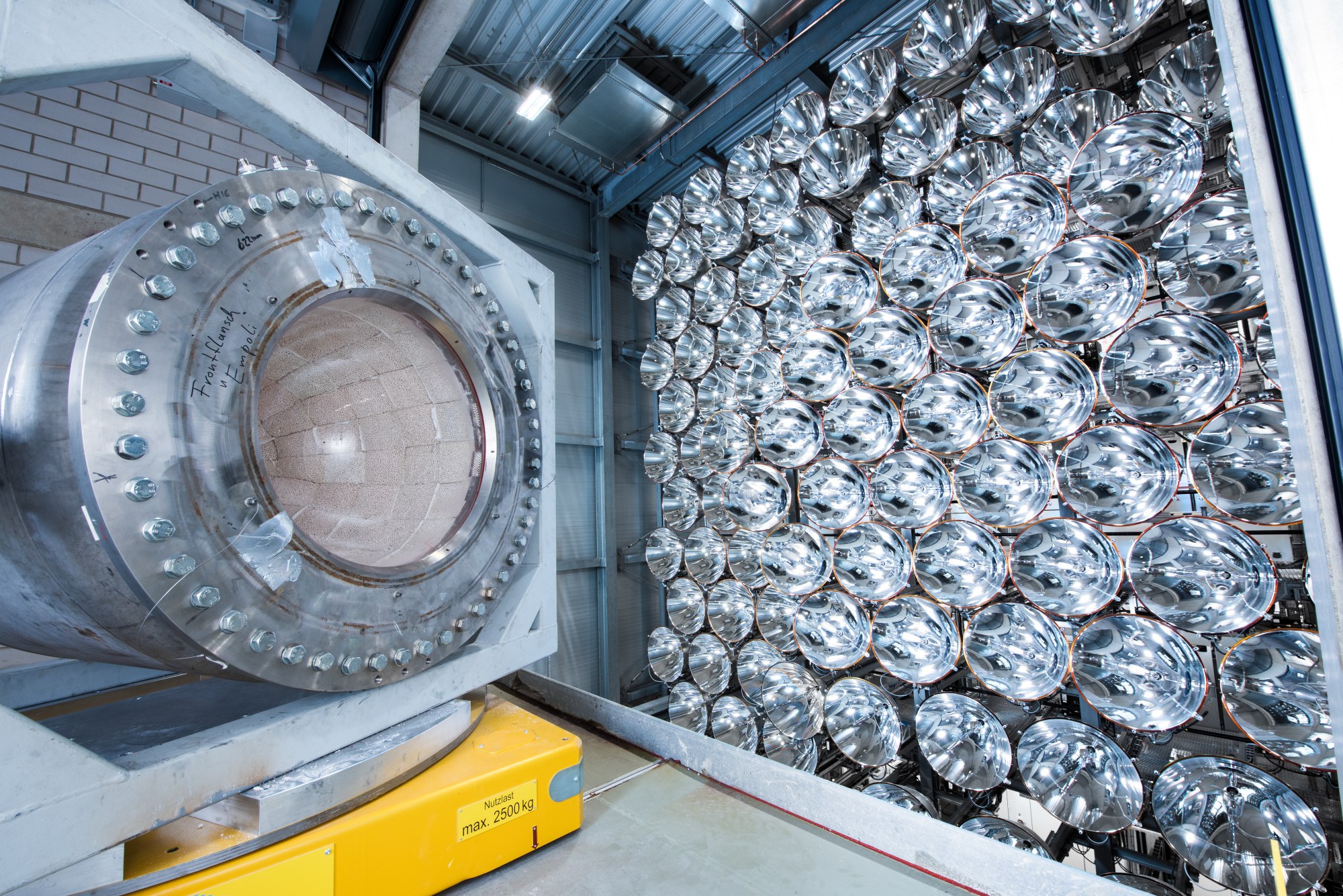 A reactor is installed in one of the Synlight's three test chambers for solar irradiation tests.