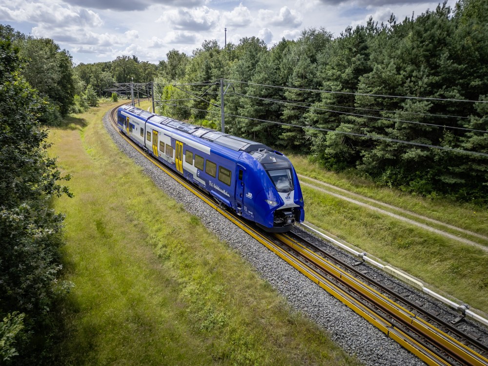 Revolutionizing Rail Transport with Green Hydrogen-Powered Trains