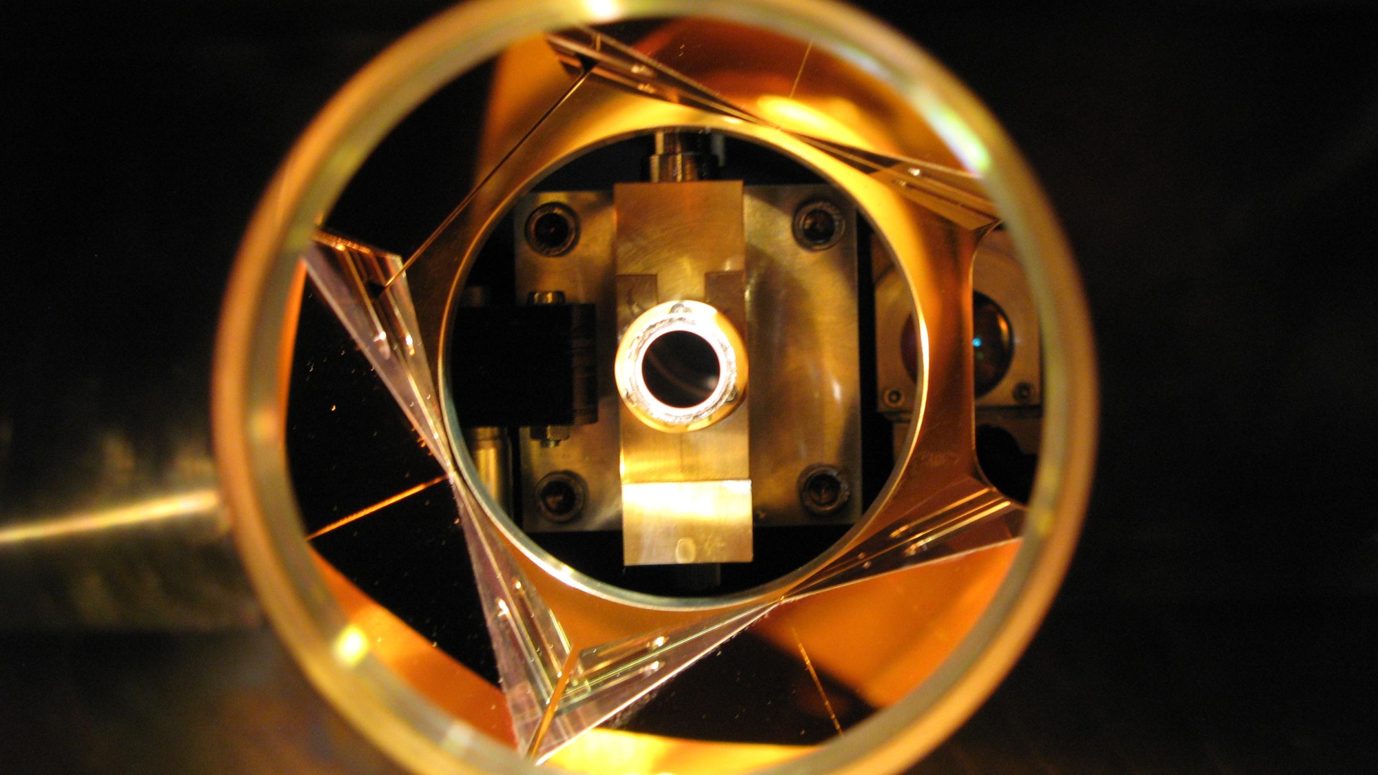 Experimental disk-laser module